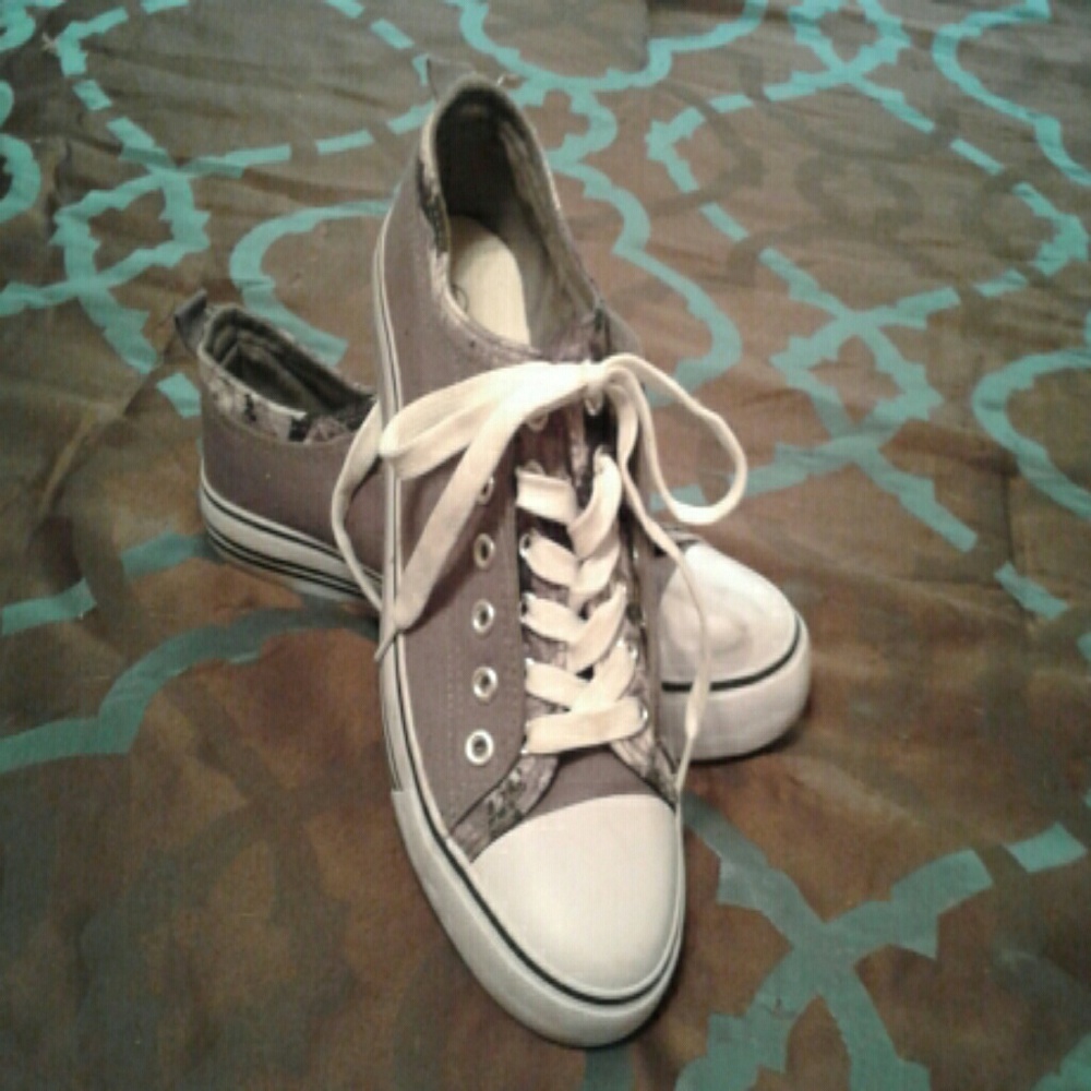 Twisted shoes
